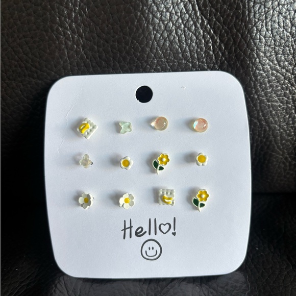 Yellow and White Flower Stud Earring Set - Picture 3 of 4